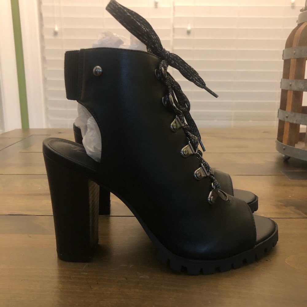Simply Vera Vera Wang Peep Toe Boots
